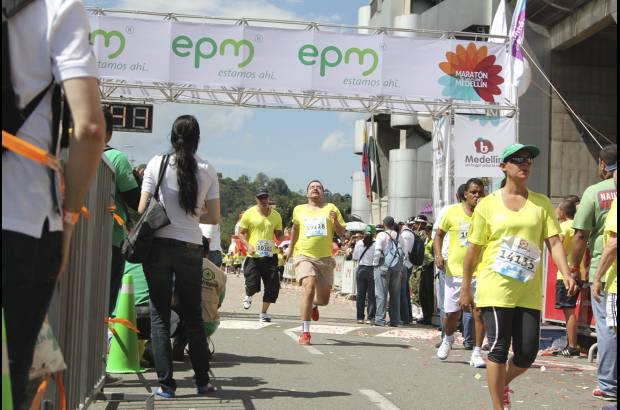 Esteban Jaramillo y Sebastián Salazar - Más de 10 mil competidores se dieron cita en esta histórica cita deportiva que se corría en las modalidades de 5, 10, 21 y 42 kilómetros.