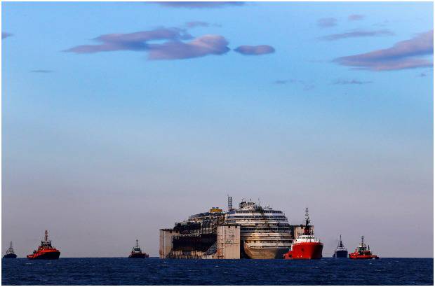 Reuters - El mi&#233;rcoles, 23 de julio, las remolcadoras comenzaron el viaje de cinco d&#237;as hacia G&#233;nova, donde tiene su sede la propietaria del barco, Costa Corciere Spa.