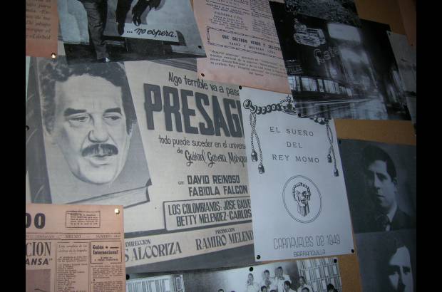 Colprensa - 1948. El 9 de abril, asesinan a Jorge Eliécer Gaitán. Algunos manuscritos y libros suyos se quemaron en un incendio sucedido en la pención en que vive. Hasta ese día estudió derecho. La Universidad la cerraron indefinidamente. Pidió traslado a Cartagena. Manuel Zapata Olivella le consiguió una columna diaria en El Universal, periódico recién fundado.