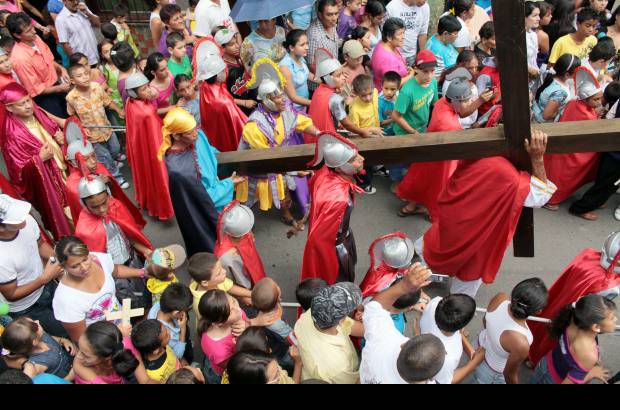 Manuel Saldarriaga - Los antioqueños mantienen viva la tradición de asistir a las procesiones.
