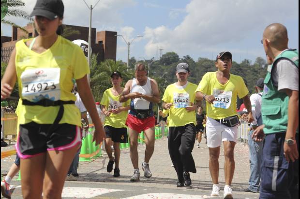 Esteban Jaramillo y Sebastián Salazar - Más de 10 mil competidores se dieron cita en esta histórica cita deportiva que se corría en las modalidades de 5, 10, 21 y 42 kilómetros.