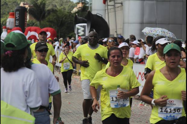 Esteban Jaramillo y Sebastián Salazar - Más de 10 mil competidores se dieron cita en esta histórica cita deportiva que se corría en las modalidades de 5, 10, 21 y 42 kilómetros.