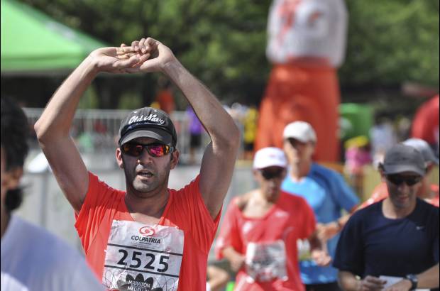 Esteban Jaramillo y Sebasti&#225;n Salazar - M&#225;s de 10 mil competidores se dieron cita en esta hist&#243;rica cita deportiva que se corr&#237;a en las modalidades de 5, 10, 21 y 42 kil&#243;metros.