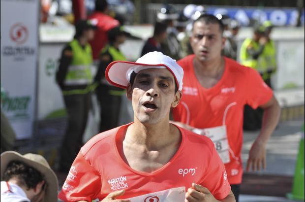 Esteban Jaramillo y Sebasti&#225;n Salazar - M&#225;s de 10 mil competidores se dieron cita en esta hist&#243;rica cita deportiva que se corr&#237;a en las modalidades de 5, 10, 21 y 42 kil&#243;metros.
