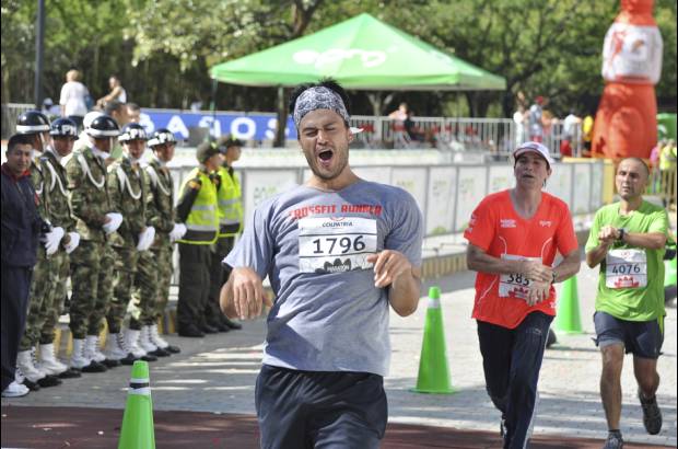Esteban Jaramillo y Sebasti&#225;n Salazar - M&#225;s de 10 mil competidores se dieron cita en esta hist&#243;rica cita deportiva que se corr&#237;a en las modalidades de 5, 10, 21 y 42 kil&#243;metros.