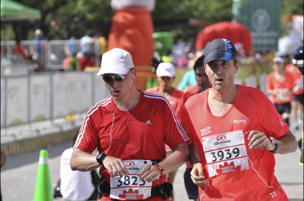 Esteban Jaramillo y Sebasti&#225;n Salazar - M&#225;s de 10 mil competidores se dieron cita en esta hist&#243;rica cita deportiva que se corr&#237;a en las modalidades de 5, 10, 21 y 42 kil&#243;metros.