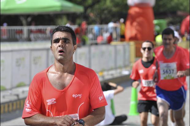 Esteban Jaramillo y Sebasti&#225;n Salazar - M&#225;s de 10 mil competidores se dieron cita en esta hist&#243;rica cita deportiva que se corr&#237;a en las modalidades de 5, 10, 21 y 42 kil&#243;metros.