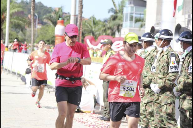 Esteban Jaramillo y Sebasti&#225;n Salazar - M&#225;s de 10 mil competidores se dieron cita en esta hist&#243;rica cita deportiva que se corr&#237;a en las modalidades de 5, 10, 21 y 42 kil&#243;metros.