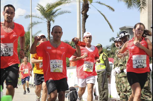 Esteban Jaramillo y Sebasti&#225;n Salazar - M&#225;s de 10 mil competidores se dieron cita en esta hist&#243;rica cita deportiva que se corr&#237;a en las modalidades de 5, 10, 21 y 42 kil&#243;metros.
