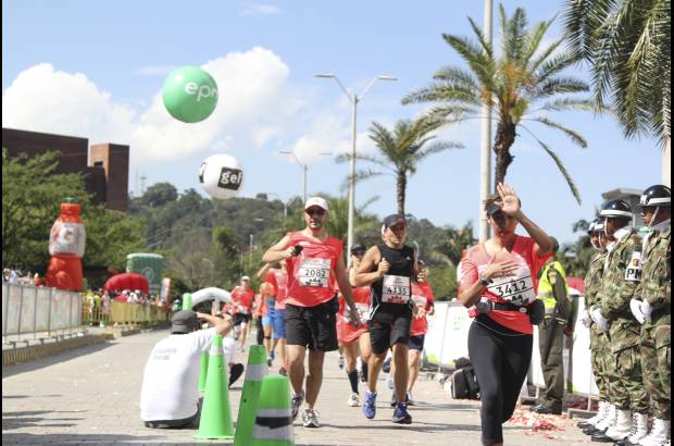 Esteban Jaramillo y Sebasti&#225;n Salazar - M&#225;s de 10 mil competidores se dieron cita en esta hist&#243;rica cita deportiva que se corr&#237;a en las modalidades de 5, 10, 21 y 42 kil&#243;metros.