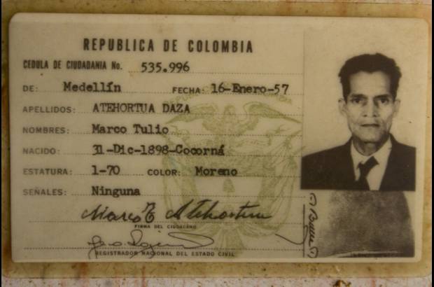 Esteban Vanegas - Esta vieja c&#233;dula certifica la edad de Marco Tulio, tal vez el hombre m&#225;s anciano de Colombia.