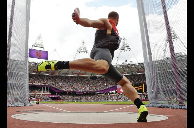 AP - Las disciplinas relacionadas con el atletismo est&#225;n en acci&#243;n. El lanzamiento de disco es una de ellas.