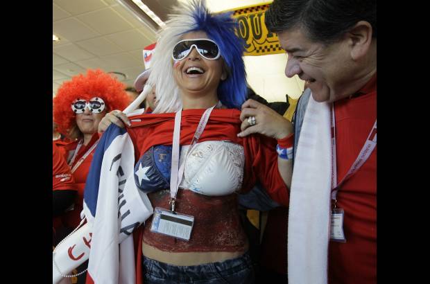 AP - Siguen apareciendo divertidas maneras de apoyar a los seleccionados en Sudáfrica.