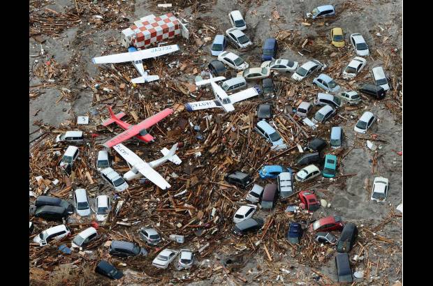 AP - Japón sufrió el 11 de marzo una de las mayores tragedias de su historia. Un fuerte terremoto y posterior tsunami dejó más de 10.000 muertos y afectó la planta nuclear de Fukushima.