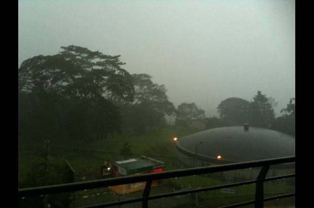 Cortesía Miguel A. Cuartas - La intensa lluvia, acompañada de granizo y fuertes vientos, paralizó las principales vías de Medellín y parte del Área Metropolitana. Por fortuna, no hubo personas lesionadas.