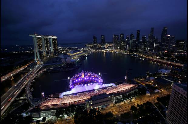 Reuters - La inauguración fue presenciada por una multitud de 25.000 espectadores.