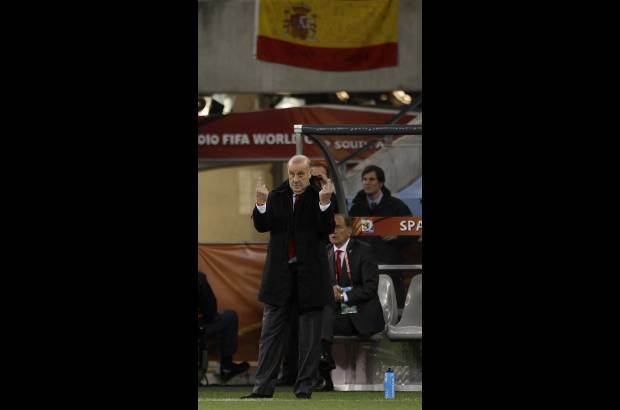 AP - Estamos trabajando bien, queremos hacer historia, dijo el entrenador del los españoles, Vicente del Bosque, que espera llevar el trofeo a España por primera vez en la historia.