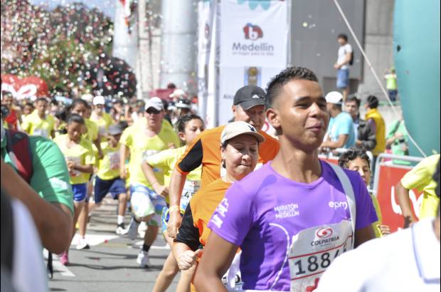 Esteban Jaramillo y Sebastián Salazar - Más de 10 mil competidores se dieron cita en esta histórica cita deportiva que se corría en las modalidades de 5, 10, 21 y 42 kilómetros