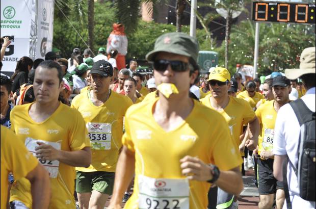 Esteban Jaramillo y Sebastián Salazar - Más de 10 mil competidores se dieron cita en esta histórica cita deportiva que se corría en las modalidades de 5, 10, 21 y 42 kilómetros