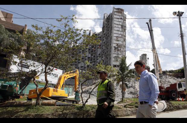 Manuel Saldarriaga - Existe riesgo de colapso de la torre 5, por esta raz&#243;n se evita el trabajo con maquinaria en esa zona.