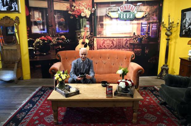 AFP - Central Perk abri&#243; sus puertas y Michael Tyler, quien interpret&#243; a Gunther, el due&#241;o del caf&#233; y har&#225; apariciones espor&#225;dicas en el lugar.