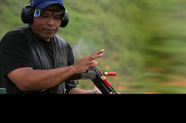 - El monteriano Nicolás Tordecilla se colgó dos medallas de oro en la jornada del tiro deportivo. Logró el primero en la modalidad trap (fosa), y se unió a Danilo Caro para ganar la misma competencia, pero por equipos. Fueron los primeros metales de oro para Colombia en el tiro deportivo.