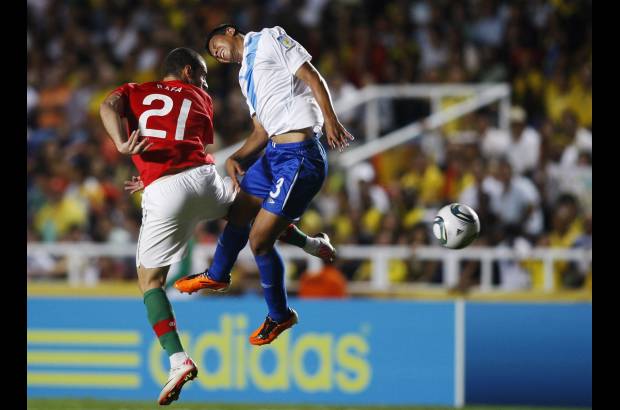 Reuters - Guatemala tiene que &quot;empezar a hacerse sentir&quot; en el f&#250;tbol y sus dirigentes deben trabajar en esa direcci&#243;n. Ese fue el mensaje que lanz&#243; el t&#233;cnico de la selecci&#243;n guatemalteca, Ever Hugo Almeida.