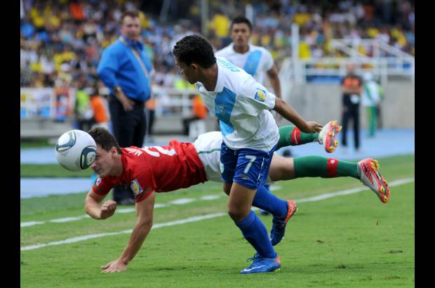 Colprensa - Los guatemaltecos fueron goleados por Nigeria y Arabia Saudita en sus dos primeros partidos, pero luego le ganaron 1-0 a Croacia para avanzar sorpresivamente a los octavos de final, un salto grande para un equipo que debut&#243; por primera vez en estos torneos.