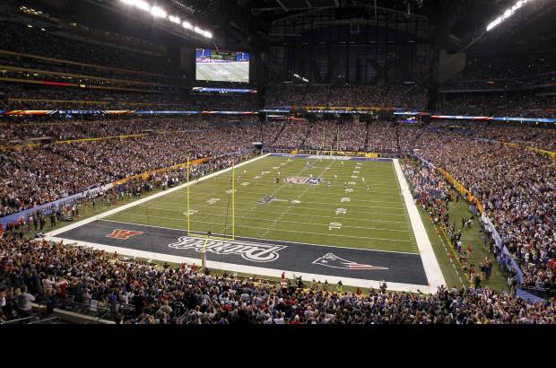Reuters - Algo que si hizo Manning, que termin&#243; con 30 de 40 pases completos para 296 yardas con un pase de touchdown, al puertorrique&#241;o Cruz, que celebr&#243; su anotaci&#243;n a ritmo de salsa en honor de su abuela, que le ense&#241;&#243; los pasos.