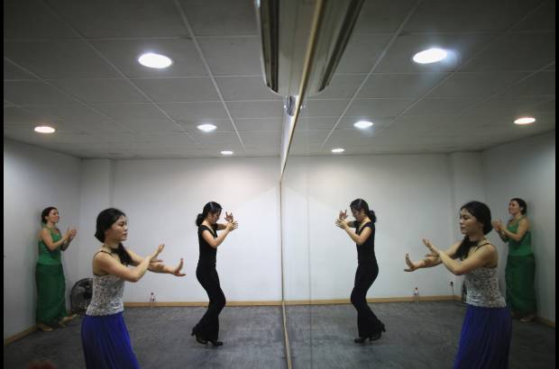 REUTERS - Maika Kubo es una japonesa que ha llamado la atenci&#243;n por su talento para bailar flamenco. Desde peque&#241;a, en su colegio, aprendi&#243; esta danza y ahora su amor por el baile la llev&#243; a Sevilla, Espa&#241;a, lugar de origen de estos llamativos pasos.