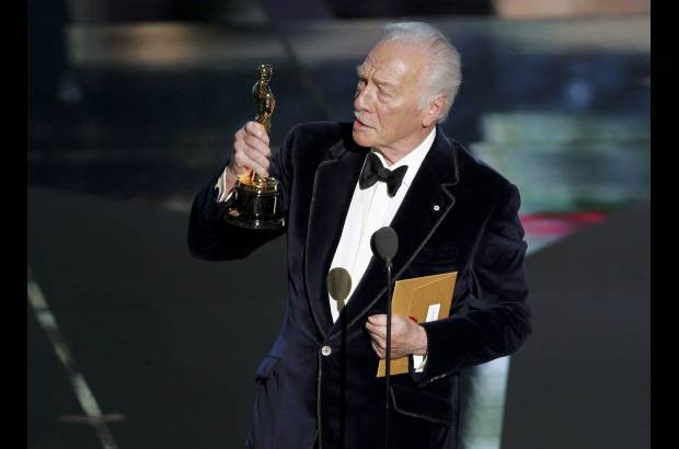 - Christopher Plummer se convirti&#243; en el hombre con m&#225;s edad en conseguir un Oscar, a sus 82 a&#241;os.