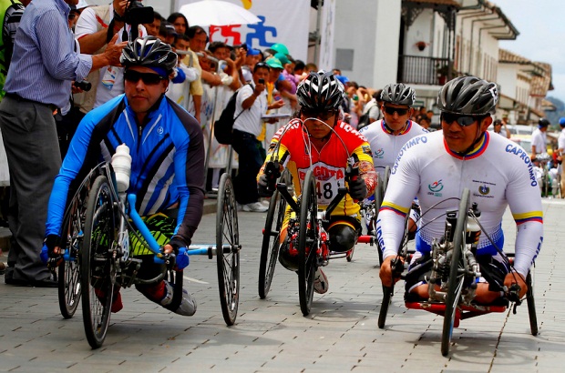 - Los atletas utilizan un caballito de acero especialmente diseñado para ejercer el mejor desempeño en las pruebas.
