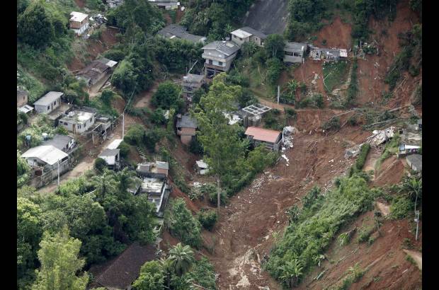 Reuters - Campo Grande, un barrio en las afueras de Teres&#243;polis, qued&#243; aislado por los deslizamientos y se calcula que los temporales afectaron cerca de 2.000 viviendas.