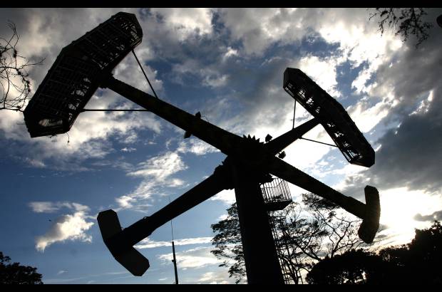 FOTO EL COLOMBIANO - Es uno de los sitios de recreación de mayor acogida por los habitantes de Medellín. Sus juegos mecánicos y el lago que tiene en su centro son sus atracciones más reconocidas. Por el Parque Norte J. Emilio Valderrama han pasado casi todos los medellinenses.