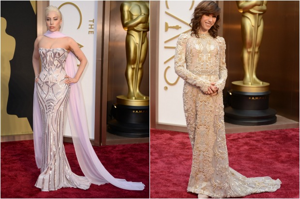 AP - Lady Gaga in Versace y la nominada Sally Hawkins in Valentino.