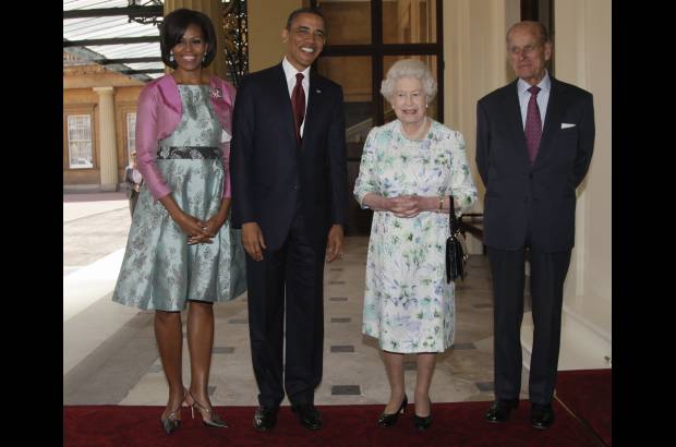 AP - Isabel II de Inglaterra y su esposo compartieron con el presidente Barack Obama y su esposa Michelle.