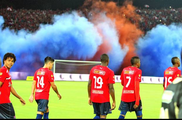 Juan Antonio S&#225;nchez - Los hinchas del DIM montaron la fiesta en el comienzo de los cuadrangulares finales de la Liga Posotb&#243;n ante Itag&#252;&#237;.