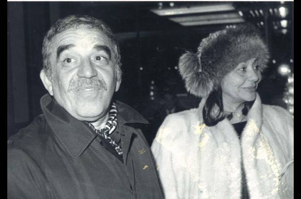 Cortesía - 1958. Se casa con Mercedes Barcha el 21 de marzo, a las 11:00 a.m. Tienen dos hijos: Rodrigo (1959) y Gonzalo (1962). Al poco tiempo de su matrimonio, de regreso a Venezuela, tuvo que dejar su cargo en Momento y asumir un extenuante trabajo en Venezuela Gráfica, sin dejar de colaborar ocasionalmente en Élite.