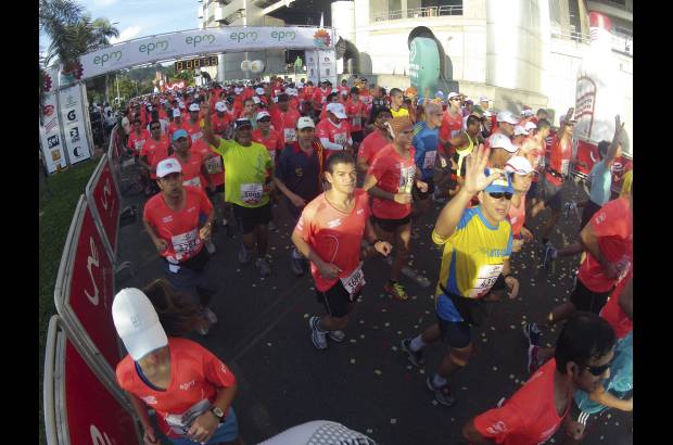Esteban Jaramillo y Sebastián Salazar - Más de 10 mil competidores se dieron cita en esta histórica cita deportiva que se corría en las modalidades de 5, 10, 21 y 42 kilómetros.