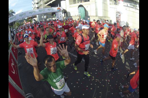 Esteban Jaramillo y Sebastián Salazar - Más de 10 mil competidores se dieron cita en esta histórica cita deportiva que se corría en las modalidades de 5, 10, 21 y 42 kilómetros.