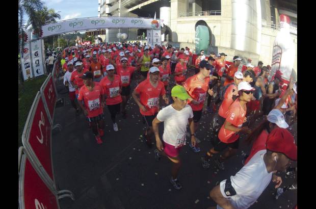 Esteban Jaramillo y Sebastián Salazar - Más de 10 mil competidores se dieron cita en esta histórica cita deportiva que se corría en las modalidades de 5, 10, 21 y 42 kilómetros.