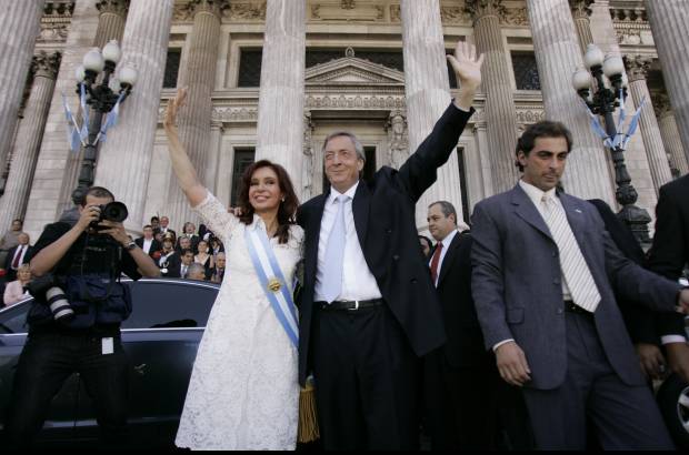 AP - Cristina Fern&#225;ndez reemplazo a su esposo N&#233;stor Kirchner en la presidencia de Argentina el 10 de diciembre de 2007.