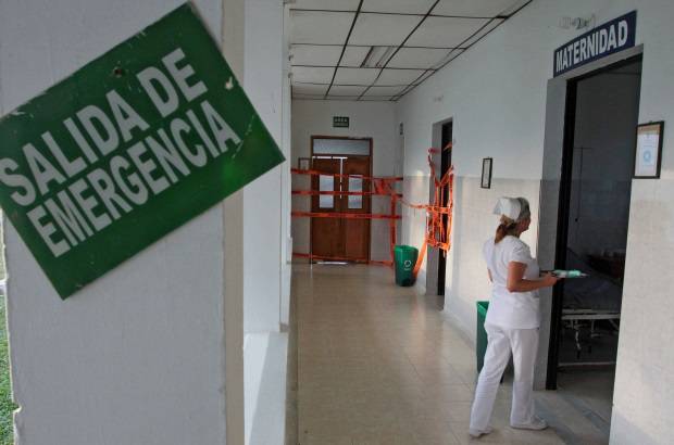 FOTOS HERN&#193;N VANEGAS - Tres salas del hospital de Segovia fueron cerradas por da&#241;os en la estructura.
