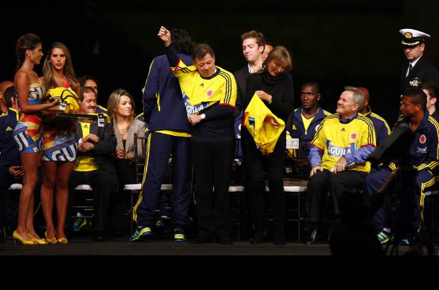 Colprensa - El Presidente expresó su interés por repetir ese ejemplo mundial que dejó Mandela, ahora en Colombia, "porque tenemos la materia prima para hacerlo, el entusiasmo, queremos además una inspiración maravillosa en todos los miembros de la selección".