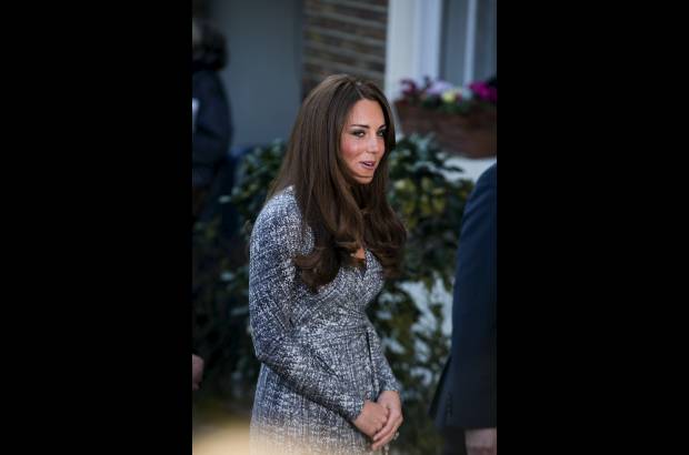 AP - El primer hijo de Kate Middleton, la Duquesa de Cambridge, nacer&#225; en Julio.