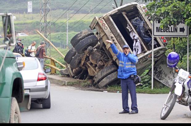 Juan Fernando Cano - Un grave accidente se present&#243; el martes pasado a la entrada de la doble calzada de Caldas.