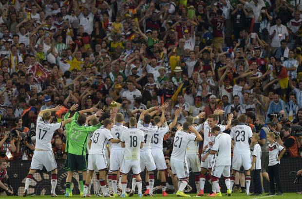 FOTO AFP - Alemania, campeona del Mundial de Brasil 2014 al ganar en la prórroga de la final a Argentina (1-0) en el estadio de Maracaná de Río de Janeiro, sumó su cuarto título de esta competición, de la que no era el vencedor desde hace 24 años, desde Italia 90' ante el mismo rival con idéntico marcador.