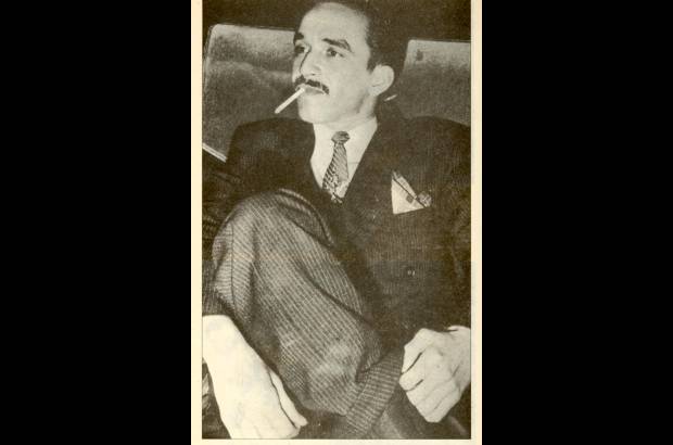 Cortesía - 1946. Se gradúa de bachiller. Presionado por sus padres, ingresa a la Universidad Nacional a estudiar Derecho. El 13 de septiembre publica su primer cuento, La tercera resignación, en el suplemento Fin de Semana, número 80, de El Espectador. A las tres semanas aparece el segundo, Eva está dentro de su gato.