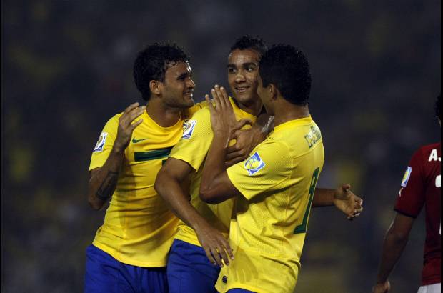 Colprensa - A los 12 minutos Brasil se puso arriba en el marcador ante cabezazo de Danilo despu&#233;s de un cobro de tiro de esquina ejecutado por Coutinho.