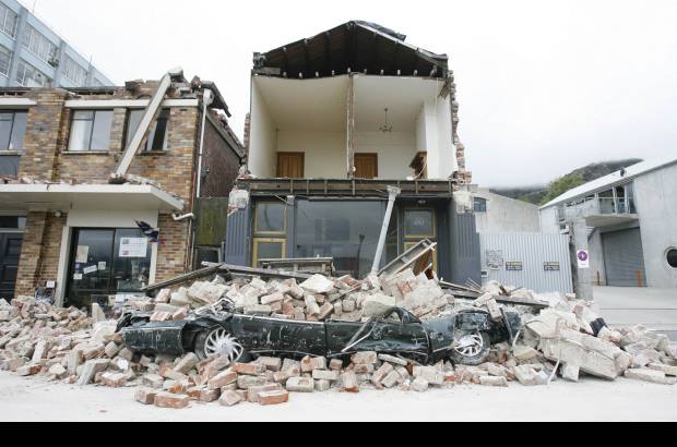 Reuters - La mayor&#237;a de las tareas de los equipos de rescate se centran en los edificios derrumbados o da&#241;ados, la mayor parte ubicados en el centro comercial y financiero de Christchurch.